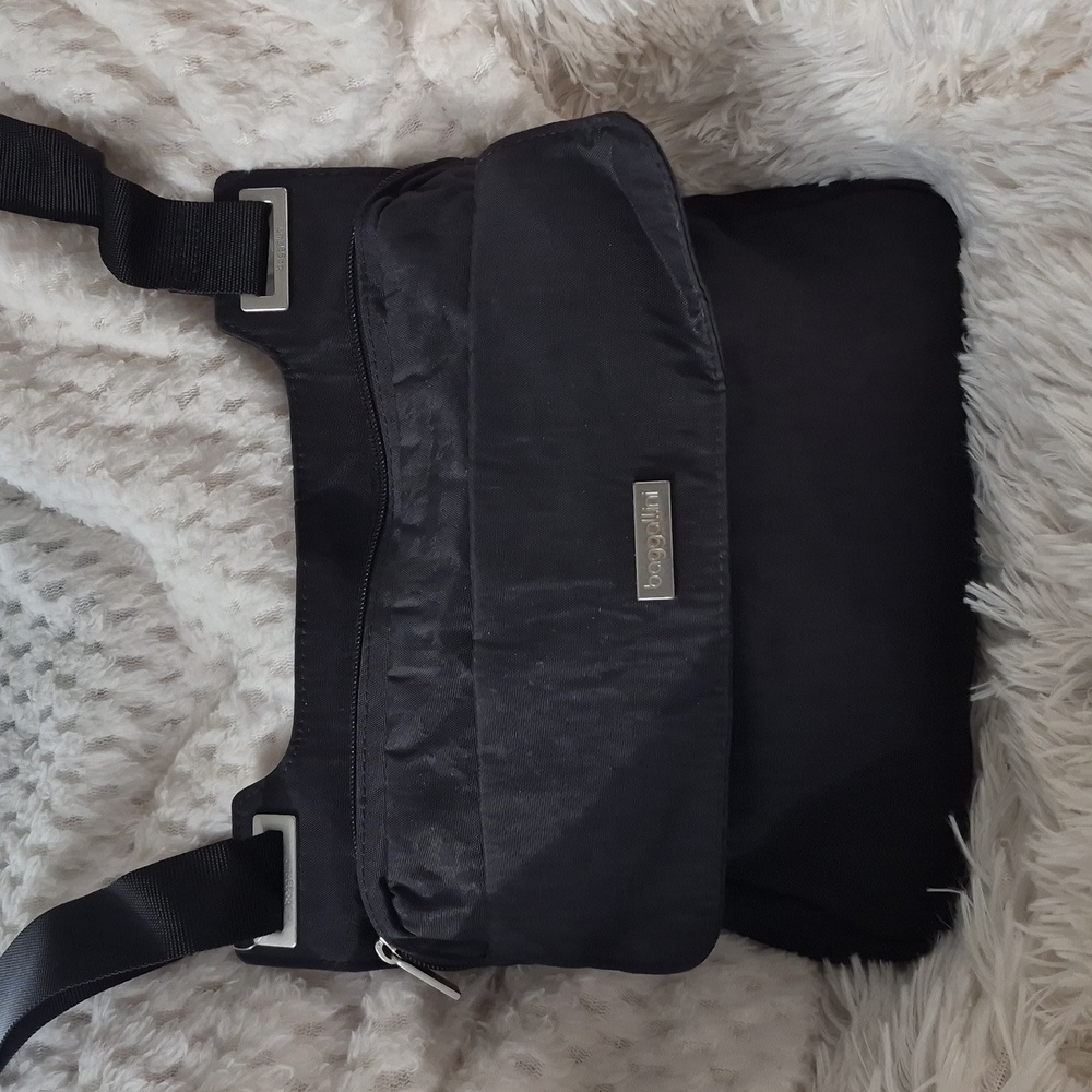 Baggallini Black Crossbody Sling Messenger Travel Bag